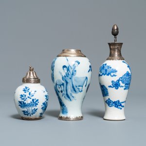 Three Chinese silver-mounted blue and white vases and a teapot, Kangxi — 照片 5