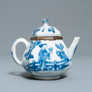 Three Chinese silver-mounted blue and white vases and a teapot, Kangxi — 照片 9