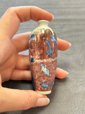 Three Chinese snuff bottles and a miniature vase, Kangxi and Qianlong marks, Kangxi and later — 照片 11