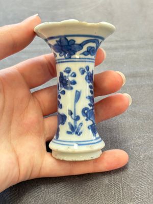 Three Chinese snuff bottles and a miniature vase, Kangxi and Qianlong marks, Kangxi and later — 照片 2