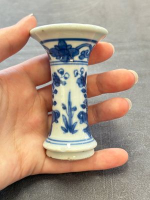 Three Chinese snuff bottles and a miniature vase, Kangxi and Qianlong marks, Kangxi and later — 照片 4
