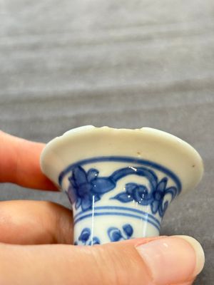 Three Chinese snuff bottles and a miniature vase, Kangxi and Qianlong marks, Kangxi and later — 照片 7