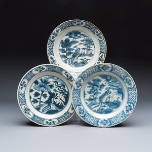 Three Chinese Swatow blue and white 'Phoenix' dishes — foto 1