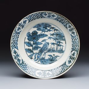 Three Chinese Swatow blue and white 'Phoenix' dishes — foto 4