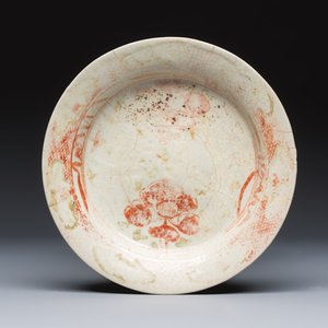 Three Chinese Swatow red- and green-enamelled dishes — photo 2