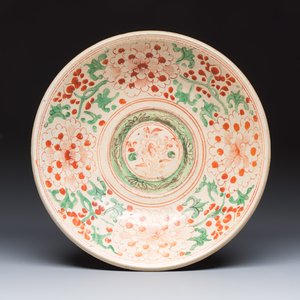 Three Chinese Swatow red- and green-enamelled dishes — photo 6