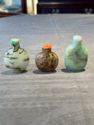 Three Chinese swirled glass snuff bottles, Qing — photo 1
