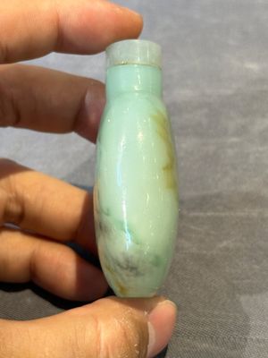 Three Chinese swirled glass snuff bottles, Qing — photo 11