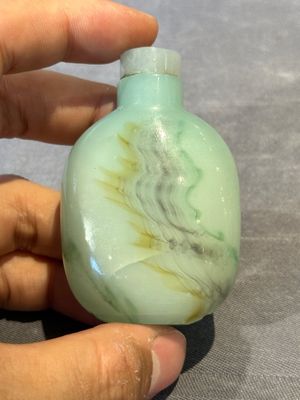 Three Chinese swirled glass snuff bottles, Qing — photo 12