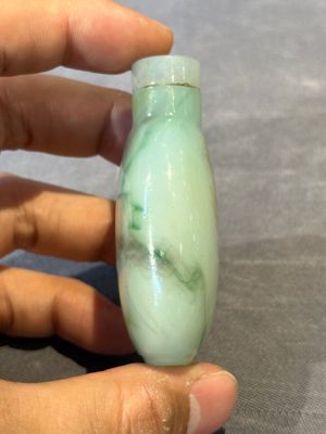 Three Chinese swirled glass snuff bottles, Qing — photo 13