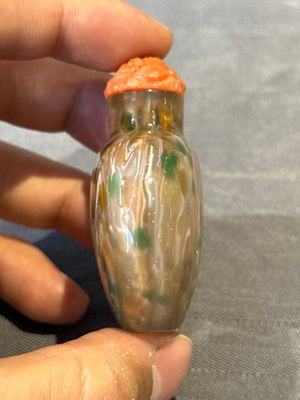 Three Chinese swirled glass snuff bottles, Qing — photo 19
