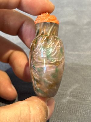 Three Chinese swirled glass snuff bottles, Qing — photo 21