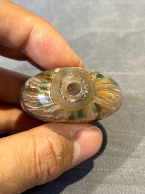 Three Chinese swirled glass snuff bottles, Qing — photo 22
