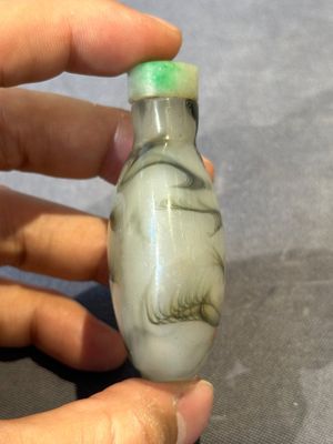 Three Chinese swirled glass snuff bottles, Qing — photo 3