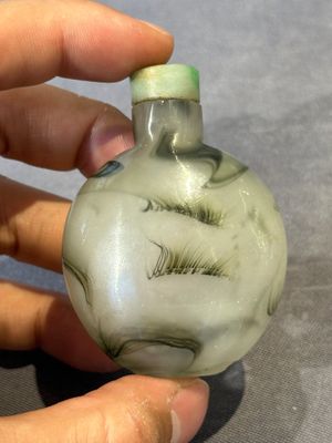 Three Chinese swirled glass snuff bottles, Qing — photo 4