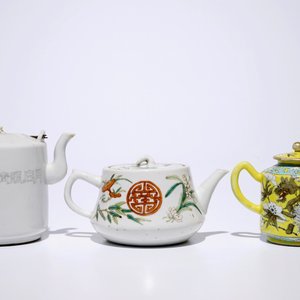Three Chinese teapots and covers, 19th C. — photo 4
