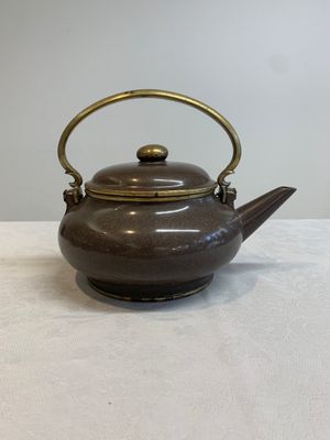 Three Chinese Thai market polished Yixing stoneware teapots with brass mounts, 19th C. — photo 2
