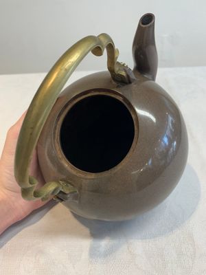 Three Chinese Thai market polished Yixing stoneware teapots with brass mounts, 19th C. — photo 30