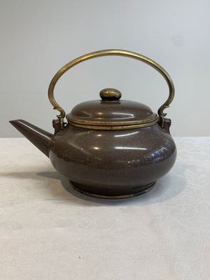 Three Chinese Thai market polished Yixing stoneware teapots with brass mounts, 19th C. — photo 4