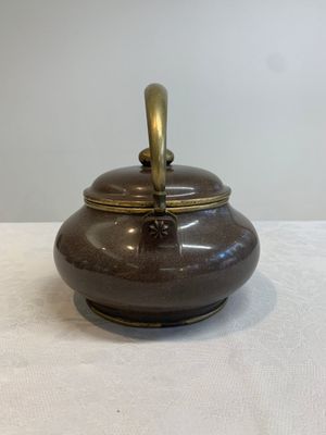 Three Chinese Thai market polished Yixing stoneware teapots with brass mounts, 19th C. — photo 5