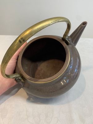 Three Chinese Thai market polished Yixing stoneware teapots with brass mounts, 19th C. — photo 9