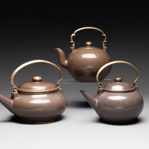 Three Chinese Thai market polished Yixing stoneware teapots with brass mounts, 19th C. — photo 1