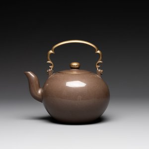 Three Chinese Thai market polished Yixing stoneware teapots with brass mounts, 19th C. — photo 11