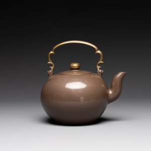 Three Chinese Thai market polished Yixing stoneware teapots with brass mounts, 19th C. — photo 13