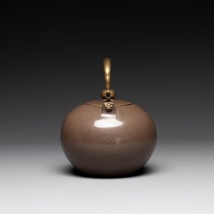 Three Chinese Thai market polished Yixing stoneware teapots with brass mounts, 19th C. — photo 14