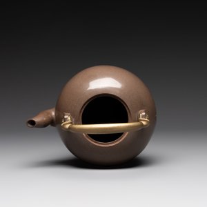 Three Chinese Thai market polished Yixing stoneware teapots with brass mounts, 19th C. — photo 15