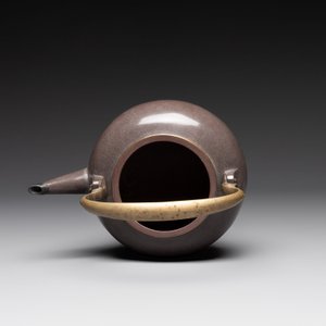 Three Chinese Thai market polished Yixing stoneware teapots with brass mounts, 19th C. — photo 23