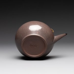 Three Chinese Thai market polished Yixing stoneware teapots with brass mounts, 19th C. — photo 24