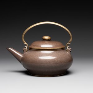 Three Chinese Thai market polished Yixing stoneware teapots with brass mounts, 19th C. — photo 3