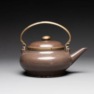Three Chinese Thai market polished Yixing stoneware teapots with brass mounts, 19th C. — photo 5