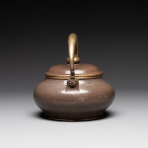 Three Chinese Thai market polished Yixing stoneware teapots with brass mounts, 19th C. — photo 6