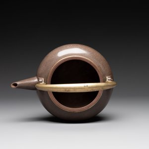 Three Chinese Thai market polished Yixing stoneware teapots with brass mounts, 19th C. — photo 7