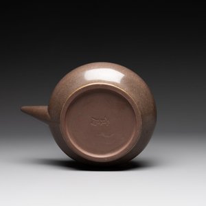 Three Chinese Thai market polished Yixing stoneware teapots with brass mounts, 19th C. — photo 8