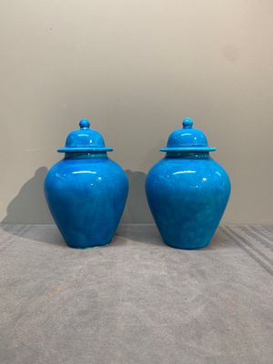 Three Chinese turquoise-glazed covered vases and a lavender-blue-glazed vase, Kangxi mark, 19/20th C. — photo 1