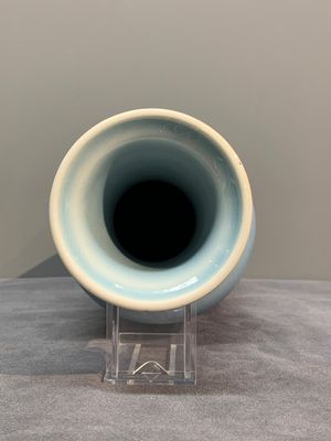 Three Chinese turquoise-glazed covered vases and a lavender-blue-glazed vase, Kangxi mark, 19/20th C. — photo 17