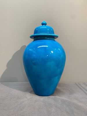 Three Chinese turquoise-glazed covered vases and a lavender-blue-glazed vase, Kangxi mark, 19/20th C. — photo 8