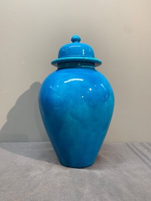 Three Chinese turquoise-glazed covered vases and a lavender-blue-glazed vase, Kangxi mark, 19/20th C. — photo 10