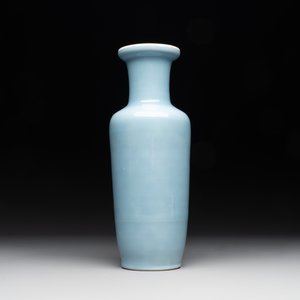 Three Chinese turquoise-glazed covered vases and a lavender-blue-glazed vase, Kangxi mark, 19/20th C. — photo 7