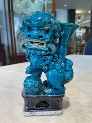 Three Chinese turquoise-glazed vases and a turquoise and aubergine-glazed Buddhist lion, Kangxi — photo 2