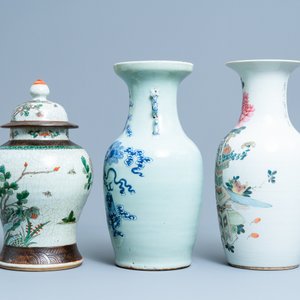 Three Chinese vases in qianjiang cai, celadon-ground and Nanking crackle-glazed porcelain, 19/20th C. — 照片 4