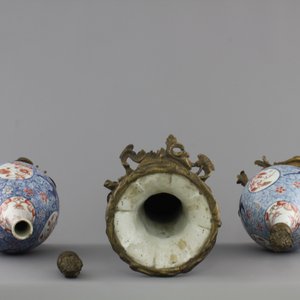 Three Chinese vases with gilt bronze mounts, 18th C. — foto 2