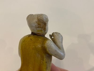 Three Chinese verte biscuit sculptures of Liu Hai on the three-legged toad, Kangxi — 照片 11