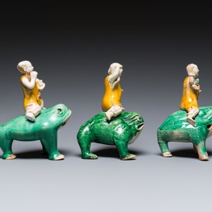 Three Chinese verte biscuit sculptures of Liu Hai on the three-legged toad, Kangxi — 照片 3