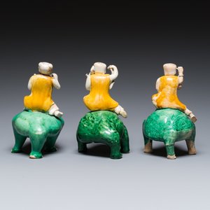 Three Chinese verte biscuit sculptures of Liu Hai on the three-legged toad, Kangxi — 照片 4