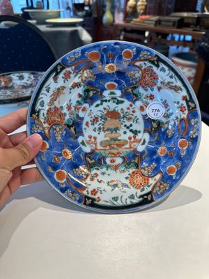 Three Chinese verte-imari 'Stanislaw' plates and five famille rose plates, Kangxi/Yongzheng — 照片 2