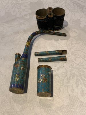Three Chinese water pipes, two mouth pieces and a cloisonné opium box and cover, 19th C. — photo 18